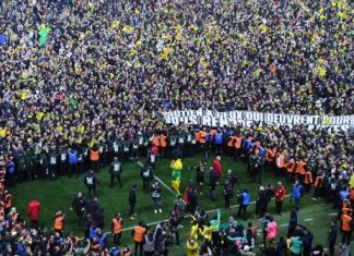 Vidéo.Coupe de France: les supporters envahissent le terrain à Nantes