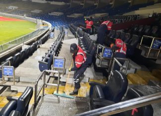 بالصور..مجلس مدينة الدار البيضاء يقوم بتنظيف مرافق مركب محمد الخامس