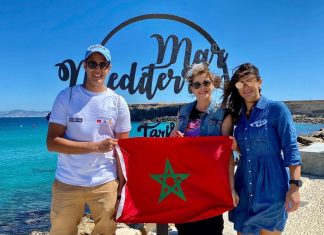 Trois nageurs marocains traversent le Détroit à la nage