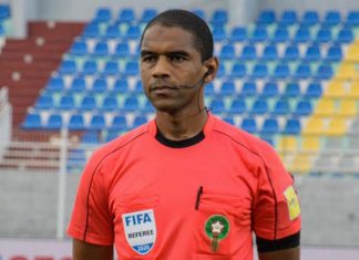 الحكم سمير الكزاز يقود مباراة نهضة بركان والوداد الرياضي