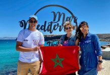 ثلاثة سباحين مغاربة…يسبحون عبر مضيق جبل طارق