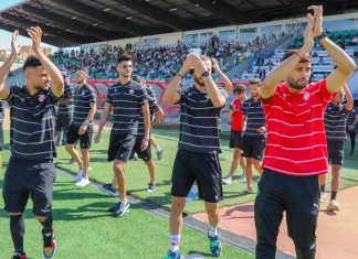 الوداد الرياضي يستلم درع البطولة الاحترافية في مباراته أمام الفتح الرياضي