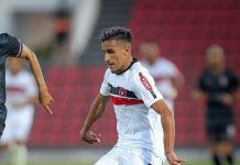 محمد بولاكسوت يعطي الموافقة المبدئية لنادي الرجاء الرياضي