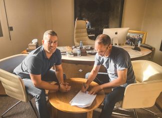 مدرب المغرب الفاسي يجدد عقده رفقة الفريق