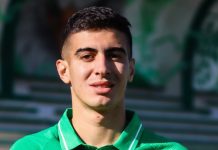 مكعازي يجدد عقده رفقة الرجاء الرياضي