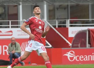 Vidéo. Le bel hommage des Brestois à Achraf Dari après son premier but de la saison