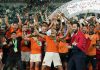 نهضة بركان يتوج بكأس السوبر الأفريقي بعد فوزه على الوداد الرياضي