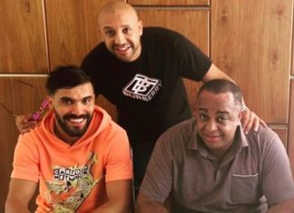 الوداد الرياضي يتعاقد مع الجزائري حسين بن عيادة