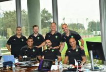 بعدد أقل من طاقم  خاليلوزيتش.. الركراكي يكشف عن مساعديه