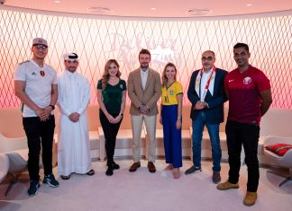 نجم الكرة الإنجليزية ديفيد بيكهام يلتقي أعضاء من شبكة قطر لقادة المشجعين