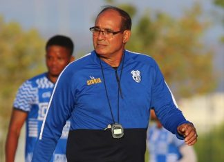 جامعة كرة القدم تعاقب بادو الزاكي