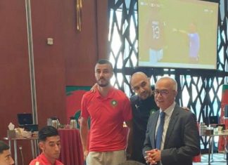 شكيب بنموسى يزور مقر إقامة المنتخب المغربي في الدوحة