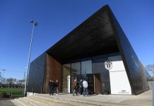 الشرطة الفرنسية تداهم مقر أنجي الفرنسي