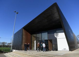 الشرطة الفرنسية تداهم مقر أنجي الفرنسي