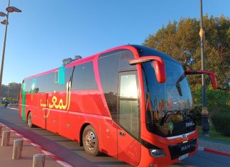 بعثة المنتخب الوطني تتواجد بمطار الرباط في انتظار الترخيص للتوجه إلى الجزائر