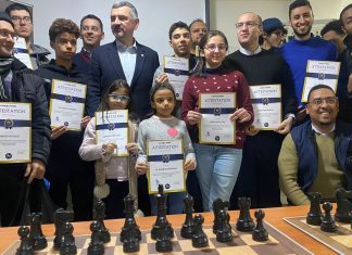 بالصور.. زيارة مندوب الاتحاد الدولي لمدرسة الشطرنج بالرباط