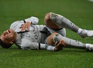 الإصابة تبعد كيليان مبابي ثلاثة أسابيع عن باريس سان جيرمان