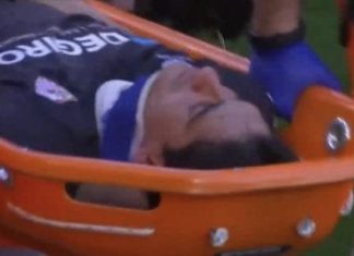 ياسين بونو يتعرض لإصابة في مباراة إشبيلية أمام ألميريا