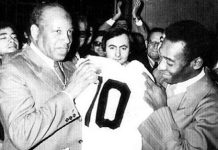 تكريم الراحل العربي بن مبارك في مباراة المغرب والبيرو