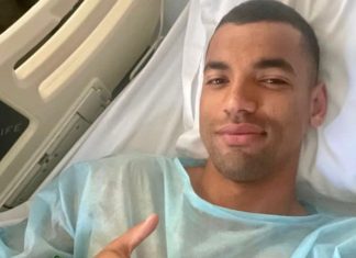 التكناوتي يخضع لعملية جراحية ويطمئن متابعيه على حالته الصحية