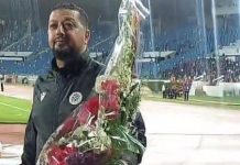 مدرب مولودية وجدة يقدم باقة ورد لجماهير الوداد