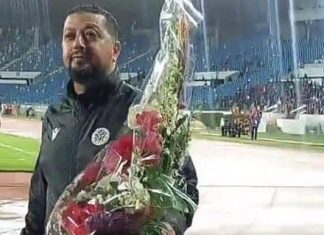 مدرب مولودية وجدة يقدم باقة ورد لجماهير الوداد