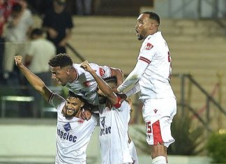 الوداد البيضاوي يفوز على المغرب التطواني ويواصل مطاردة المتصدر
