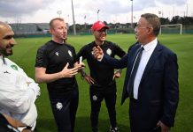 فوزي لقجع ووليد الركراكي في زيارة تحفيزية للاعبي الوداد قبل موقعة الأهلي