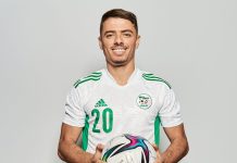 الوداد البيضاوي يتعاقد مع الجزائري إلياس شتي