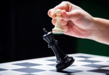 أندية الشطرنج تنتفض لمحاسبة رئيس الجامعة.. والوزارة تتدخل