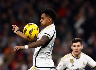 ريال مدريد يكتسح فياريال برباعية نارية ويتصدر ترتيب الدوري الإسباني