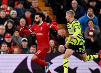 آرسنال يحافظ على صدارة الدوري وليلة تاريخية للنجم المصري