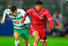 مولودية وجدة يقلب تأخره لفوز أمام الفتح الرياضي