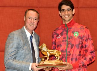 ياسين بونو يتسلم جائزة “الأسد الذهبي”