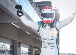 “سليمان زنفاري، ولد من أجل السباق”.. سيرة مسار “استثنائي” لسائق سيارات سباق مغربي شاب