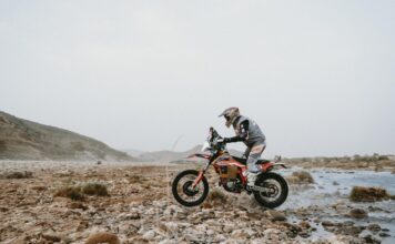 Casse mécanique pour le pilote marocain Amine Echiguer sur le Morocco Desert Challenge