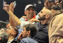 الجماهير المغربية تحتفي بالركراكي في نهائي الفوتسال