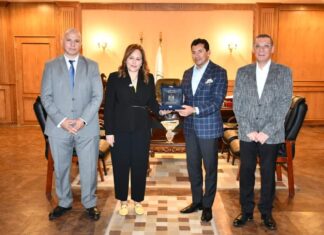 بشرى حجيح رئيسة الاتحاد الإفريقي للكرة الطائرة تلتقي مع وزير الشباب والرياضة المصري