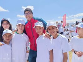 بالصور.. البطلة خديجة المرضي وأبطال الملاكمة في سباق تضامني مع الأطفال